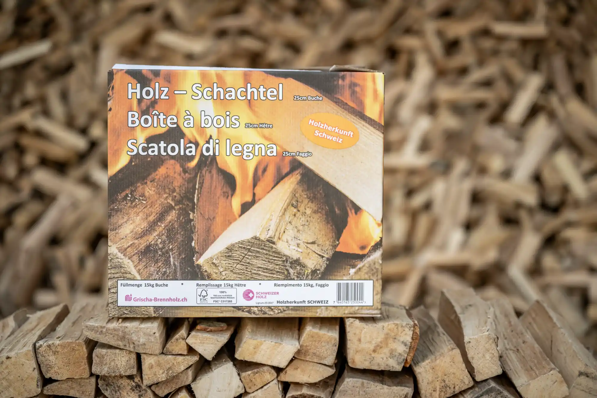 Buchen-Brennholz in 25 cm langen Scheiten, Schachtel Vorderansicht